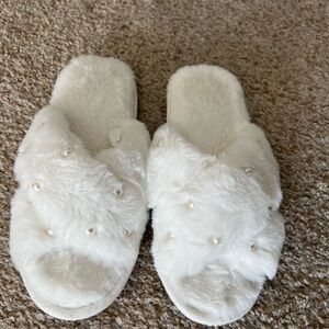 INC White Faux Fur and Pearl Slippers Size 7/8 worn 1x